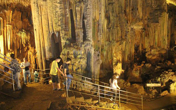 Bu mağaranın astıma şifa olduğuna inanılıyor ziyaretçiler akın ediyor!