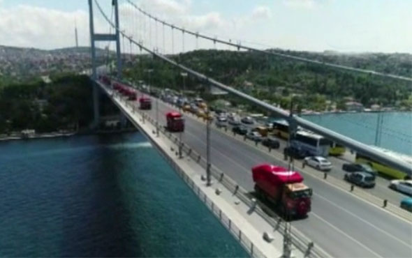 15 Temmuz'un sembolü kamyonlar Şehitler Köprüsü'nden böyle geçti