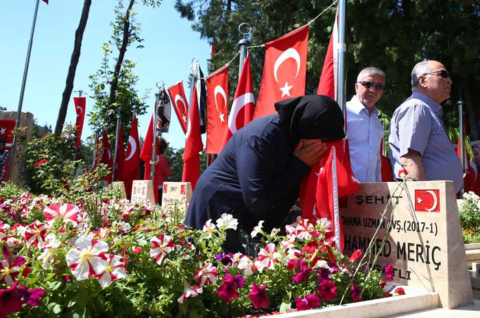 Türkiye 15 Temmuz'da sokaklarda! Gözyaşları sel oldu