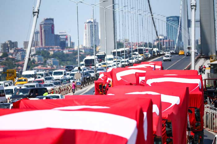 Türkiye 15 Temmuz'da sokaklarda! Gözyaşları sel oldu