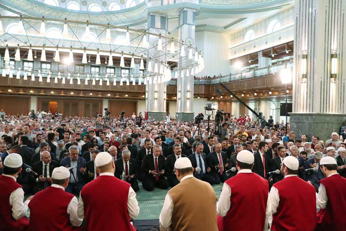 Türkiye 15 Temmuz'da sokaklarda! Gözyaşları sel oldu