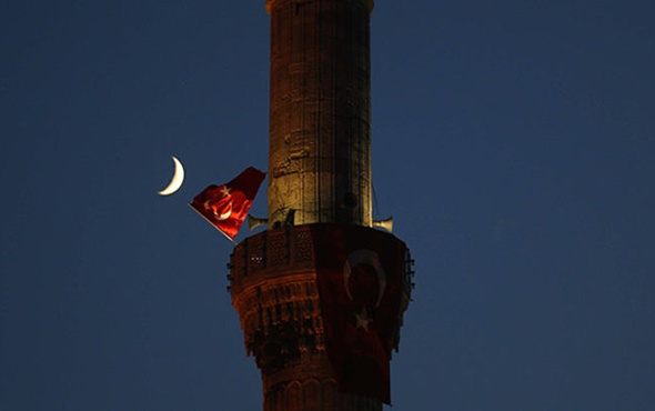 Türkiye'de 90 bin camide sela okundu