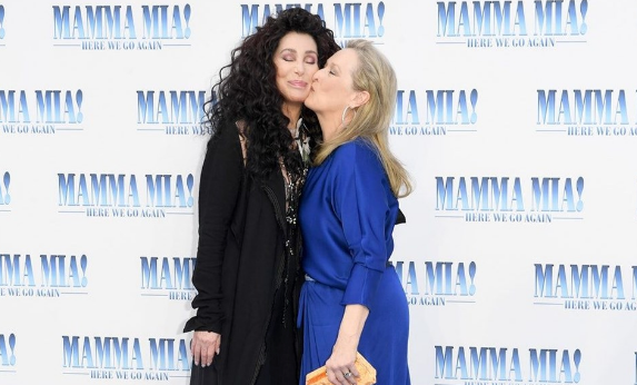 Meryl Streep dudağına yapıştı Cher'den intikamını aldı
