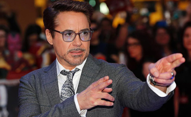 Angelina Jolie Robert Downey Jr ile yasak aşk mı yaşıyor?
