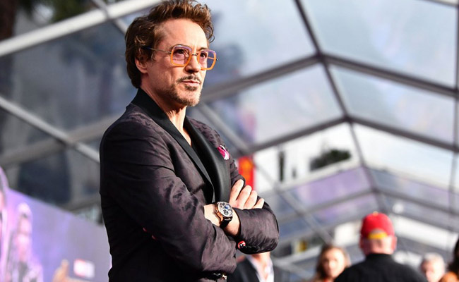 Angelina Jolie Robert Downey Jr ile yasak aşk mı yaşıyor?