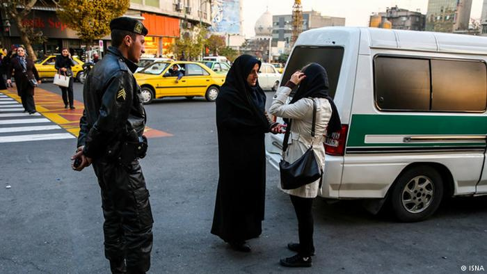 Kadınlar İran devletine pes dedirtti 