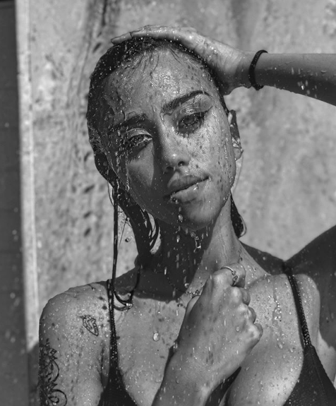 Zeynep Alkan durdurulamıyor duştan fotoğraf paylaştı olay yarattı 