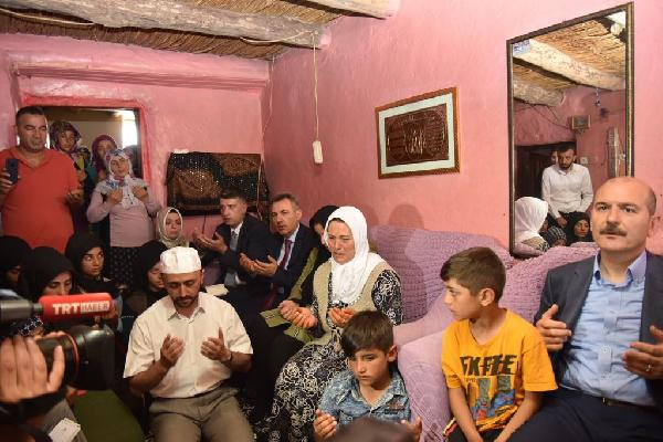 Soylu'dan PKK'lıların katlettiği bakkalın evine taziye ziyareti