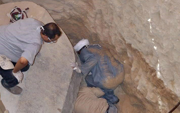 Mısır'da 2 bin 500 yıllık lahit açıldı 3 mumya şaşırttı