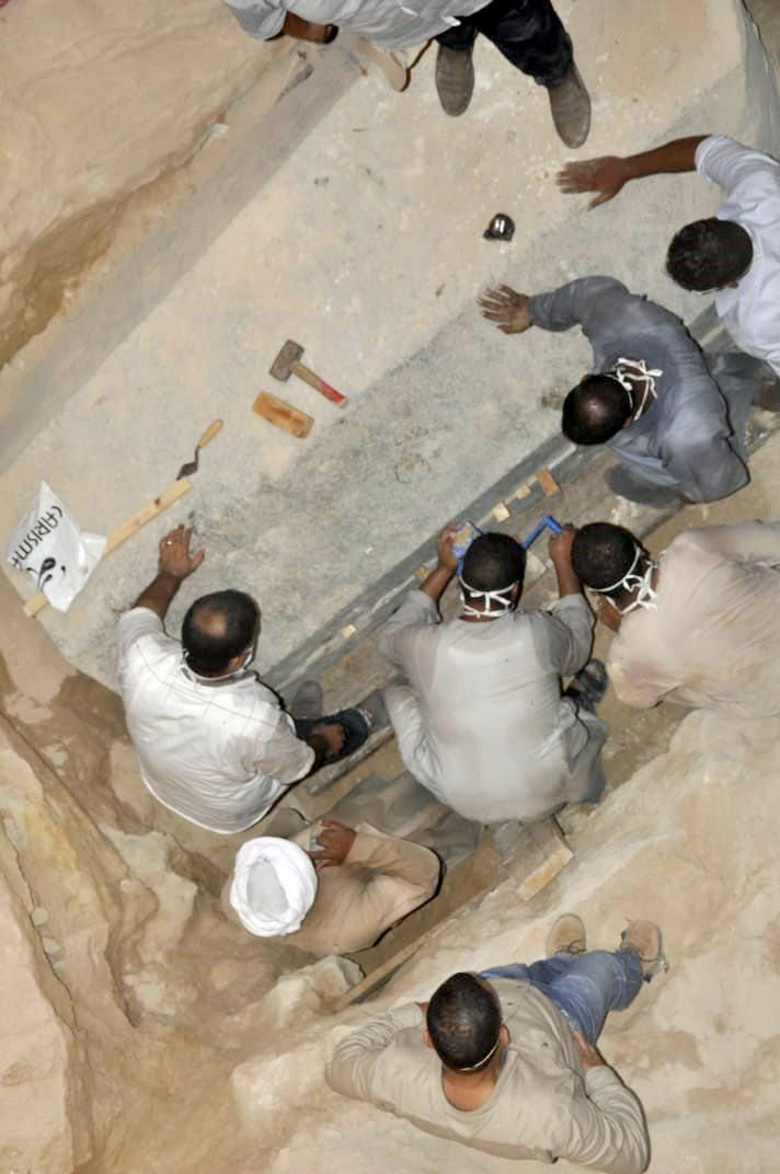 Mısır'da 2 bin 500 yıllık lahit açıldı 3 mumya şaşırttı