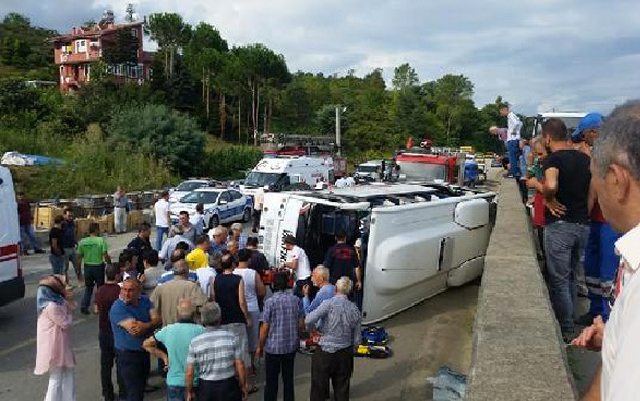 Trabzon'da midibüs devrildi: 2 ölü, 12 yaralı