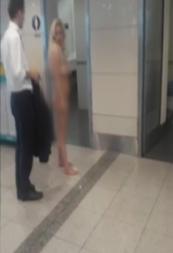 Atatürk Havaalanı'nda 'çıplak kadın yolcu' alarmı...
