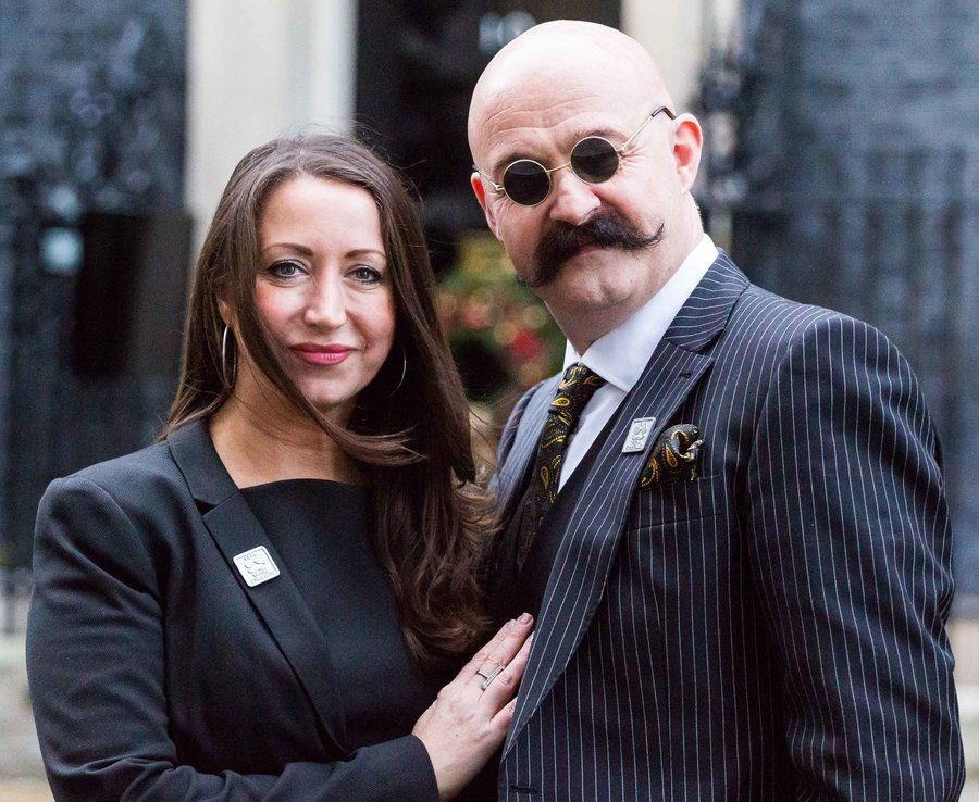 İngiltere'nin en güçlü suçlusu skandalın ardından eşinden boşanıyor