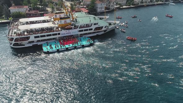 Boğaziçi Yüzme Yarışı eşsiz anlara sahne oldu!