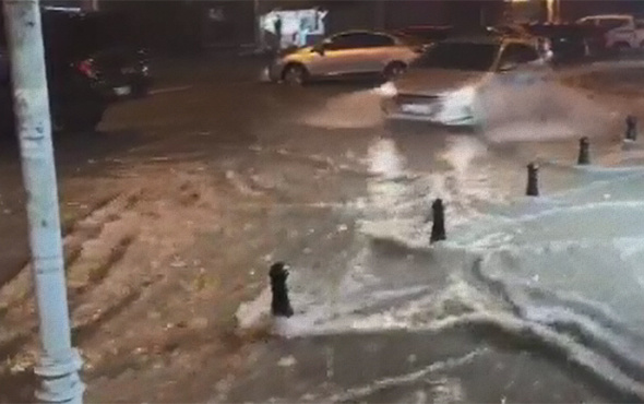 Silivri'de caddeleri su bastı!