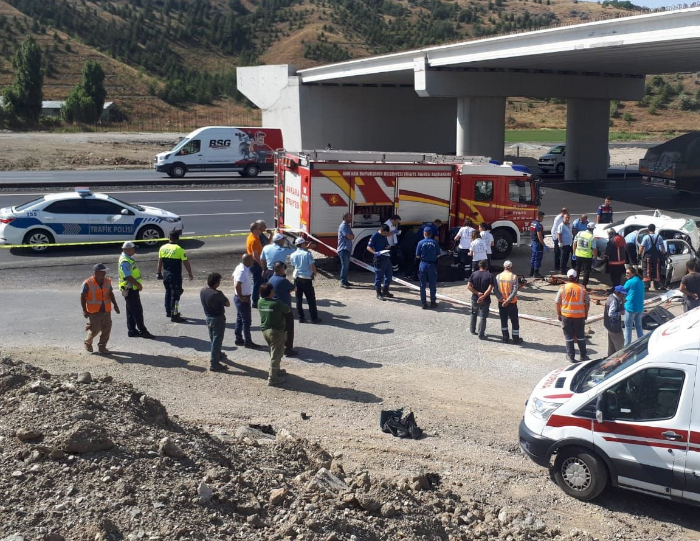 Ankara'da feci kaza! 4 kişi fena can verdi