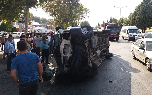 İşçi servisi devrildi: Çok sayıda yaralı var!