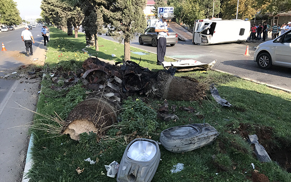 İşçi servisi devrildi: Çok sayıda yaralı var!