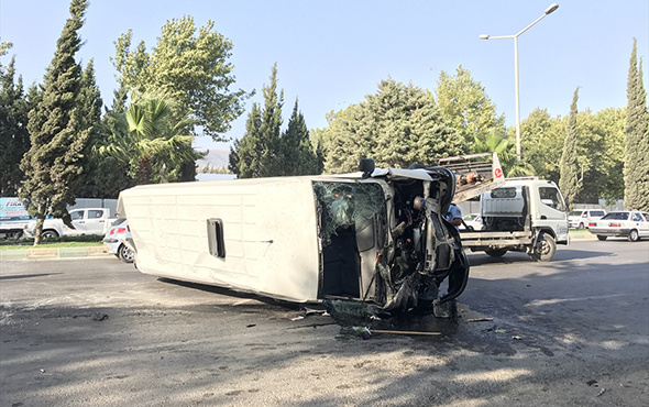 İşçi servisi devrildi: Çok sayıda yaralı var!