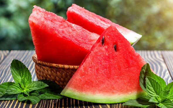 Yaz aylarının favori meyvesi karpuzun 6 önemli faydası!