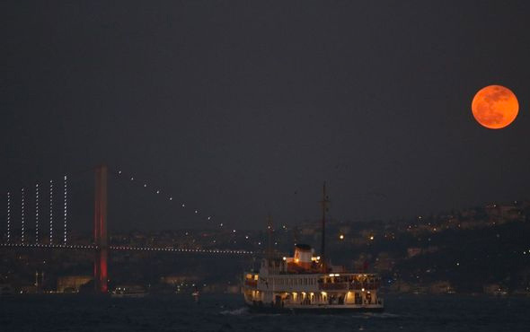 Kanlı ay tutulması Türkiye'de saat kaçta nereden izlenecek