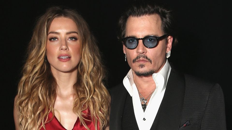 Amber Heard'dan Johnny Depp'e yumruk!