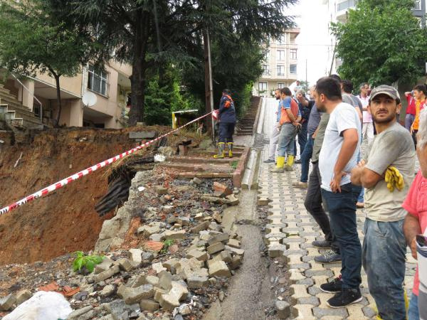 İstanbul'da korku dolu anlar: 3 katlı bina boşaltıldı!