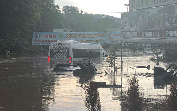 Kocaeli'de sel felaketi: Çok sayıda kişi mahsur kaldı!