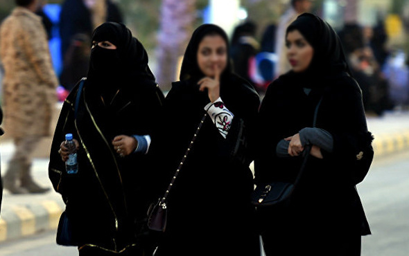 Belkiça'da skandal! Müslüman kıza "haç" kazıdılar