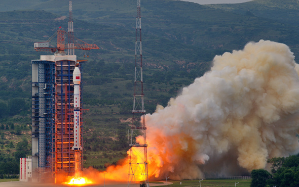 Çin yeni gözlem uydusu fırlattı