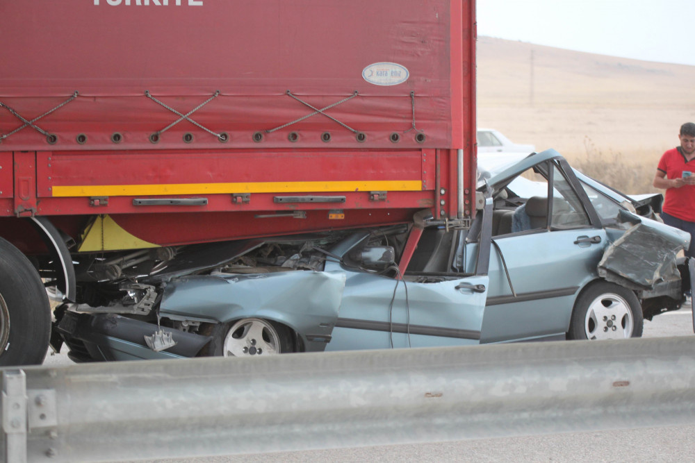 Feci kazada 19 araç birbirine girdi: Çok sayıda yaralı var!