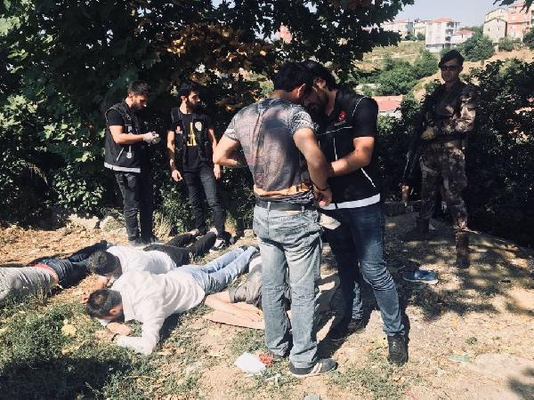 Üsküdar'da hareketli dakikalar: Polis suçüstü yakaladı!