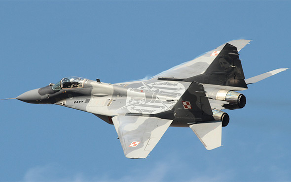 Polonya'da MiG-29 savaş uçağı düştü