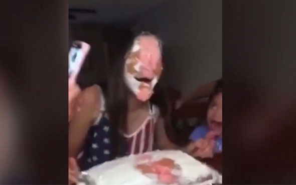 Minik kız pastalı eğlencede hayatının şokunu yaşadı