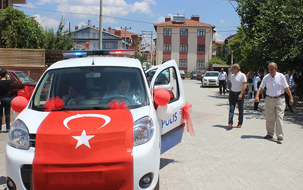 Polis aracı şehit kardeşine sünnet arabası oldu!