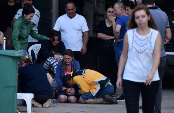 Hastane önünde acı feryada dönüştü yakınlarını teşhis edince...