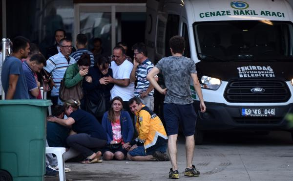 Hastane önünde acı feryada dönüştü yakınlarını teşhis edince...