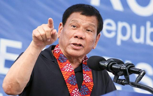 Tanrıya aptal diyen Duterte: Varlığını bir kişi kanıtlasın istifa...