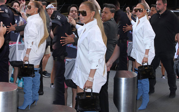 Jennifer Lopez'in sıradışı çizmeleri dünya gündemine oturdu!
