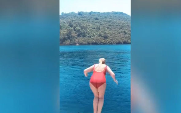 Selin Ciğerci'nin denize balıklama atlama videosu olay oldu!