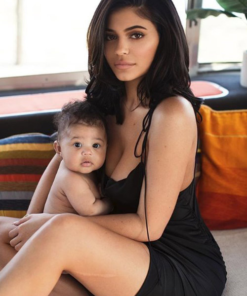 Kylie Jenner'ın minik bebeği Stormi gittikçe değişiyor son haline bakın!