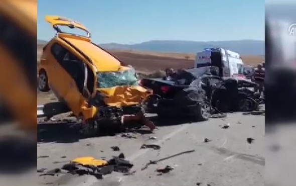 Elazığ'da taksiyle otomobil çarpıştı: 3 ölü, 1 yaralı