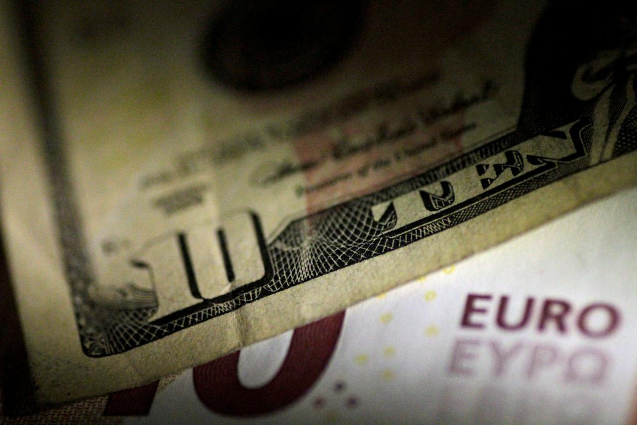 Dolar aniden fırladı saat 14.30'da 7 lirayı gördü euro 8 liranın eşiğinde sebebi de..