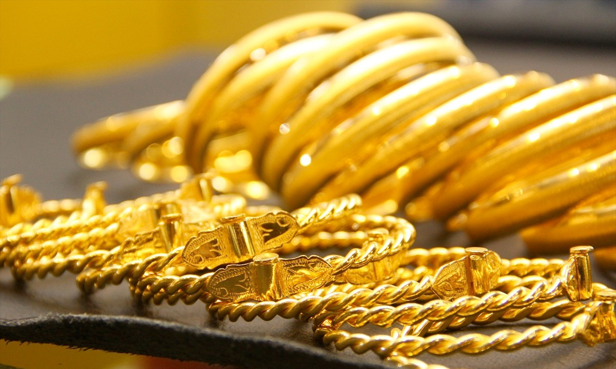 Kapalıçarşı'da saat 12.30'da çeyrek altının fiyatı 405 liraya kadar indi