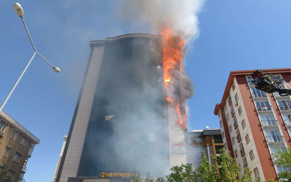 Ataşehir'de plazada yangın!