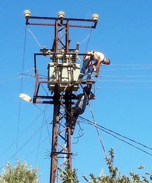 Verilmiş sadakası varmış! Elektrik akımına kapıldı trafoda mahsur kaldı