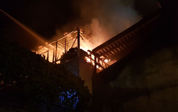 Karaman'da üç ev yangında kül oldu