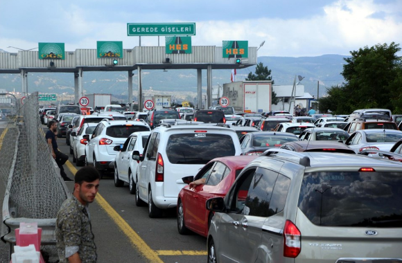 TEM'in Bolu geçişinde 35 kilometrelik araç kuyruğu