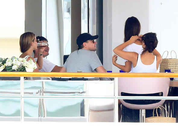 Leonardo DiCaprio 22 yaş küçük sevgilisiyle tatilde