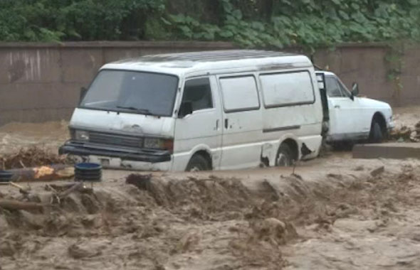 Rize'de korku dolu anlar! Dereler taştı vatandaşlar mahsur kaldı